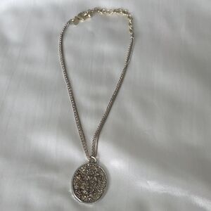 Elegant Gold Pendant Necklace